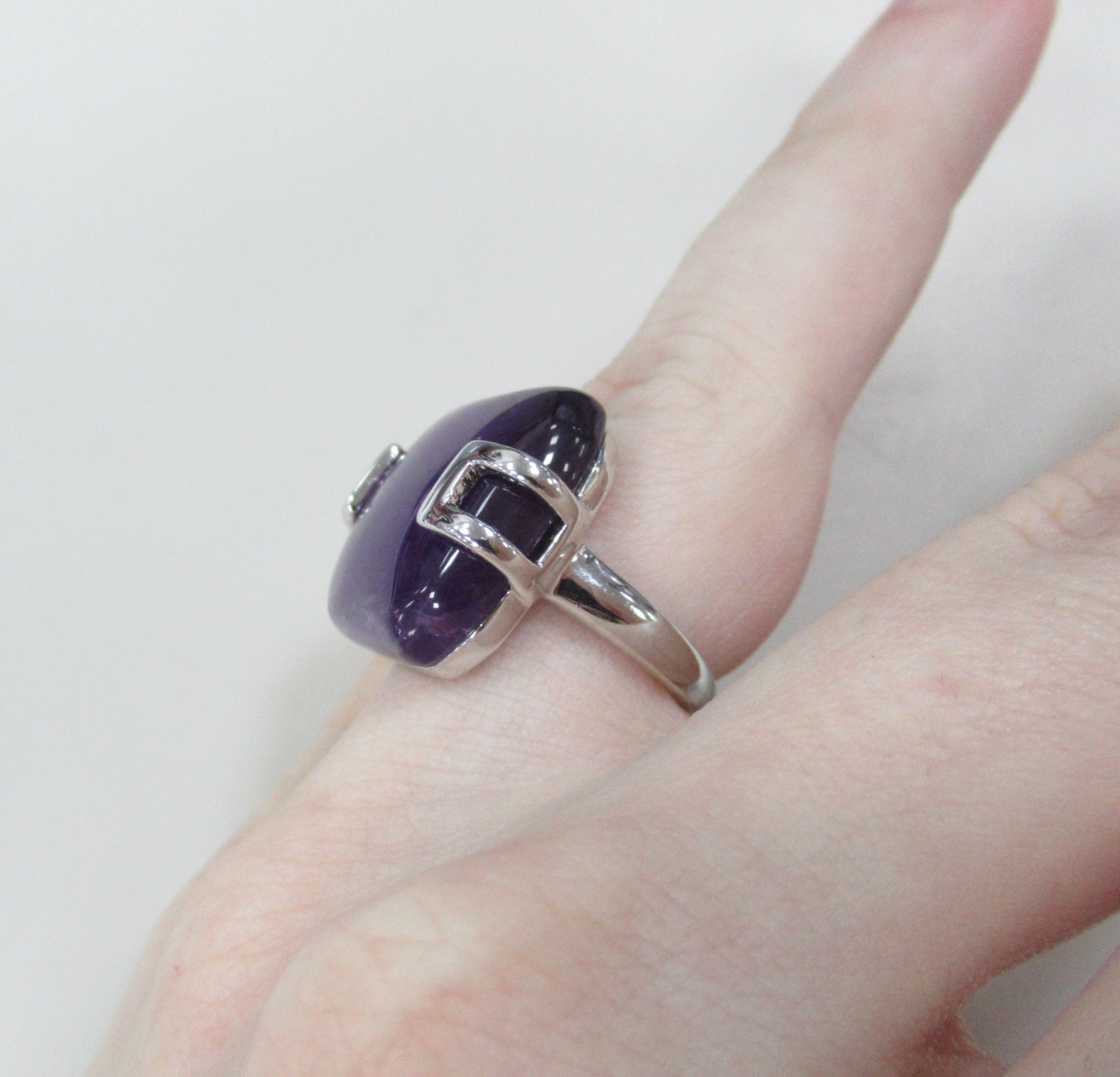 Серебряное кольцо с аметистом